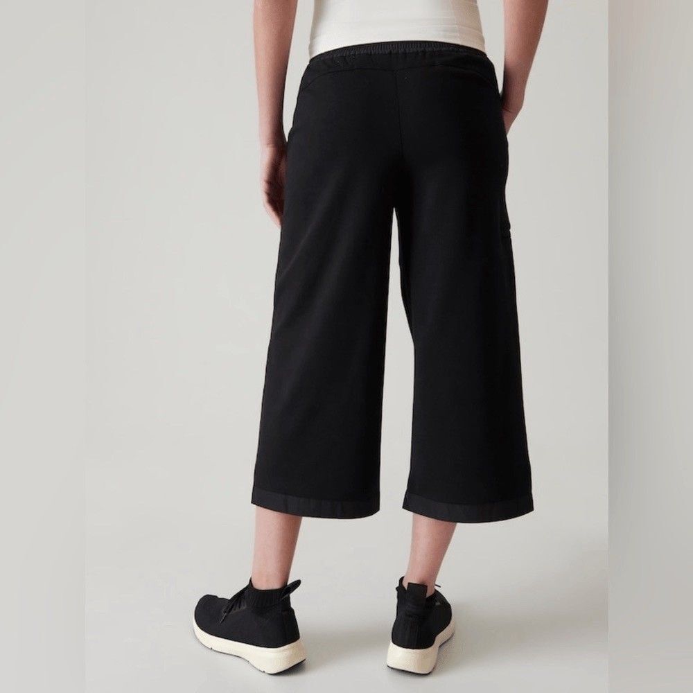 ATHLETA Black Triumph Hybrid Wide Leg Crop Cargo Pants Pockets Elastic Waist XS - Picture 2 of 11